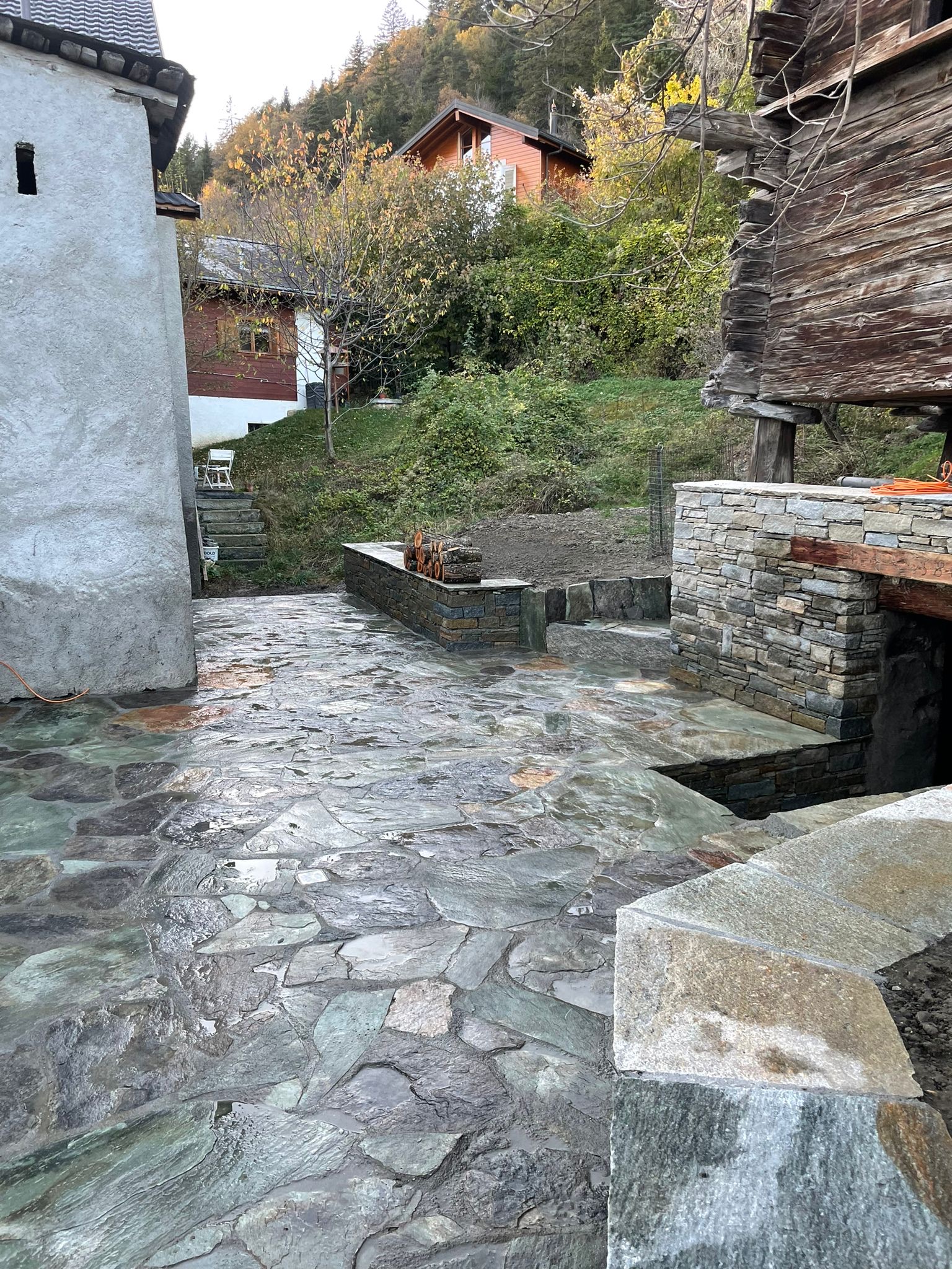 Natursteinarbeiten – Weg und Hof